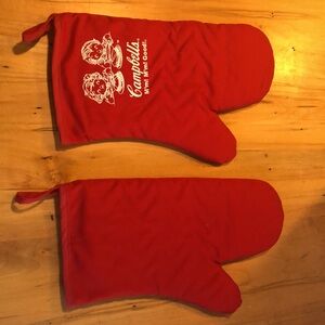 Campbell’s Soup “M’m! M’m! Good” oven mitts